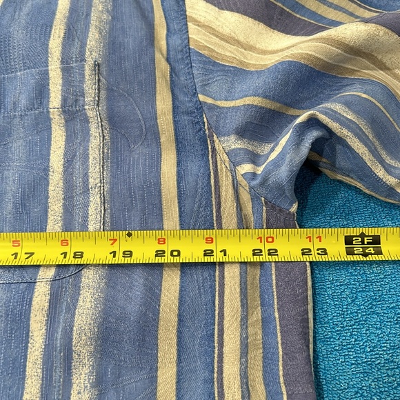 Tommy Bahama button down silk shirt in size medium - Picture 8 of 11